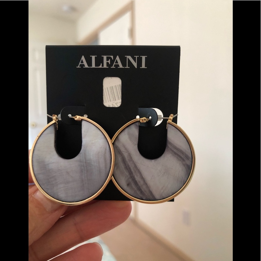 NWT/Alfani/Gold Tone Medium Hello Hoop Earrings.
